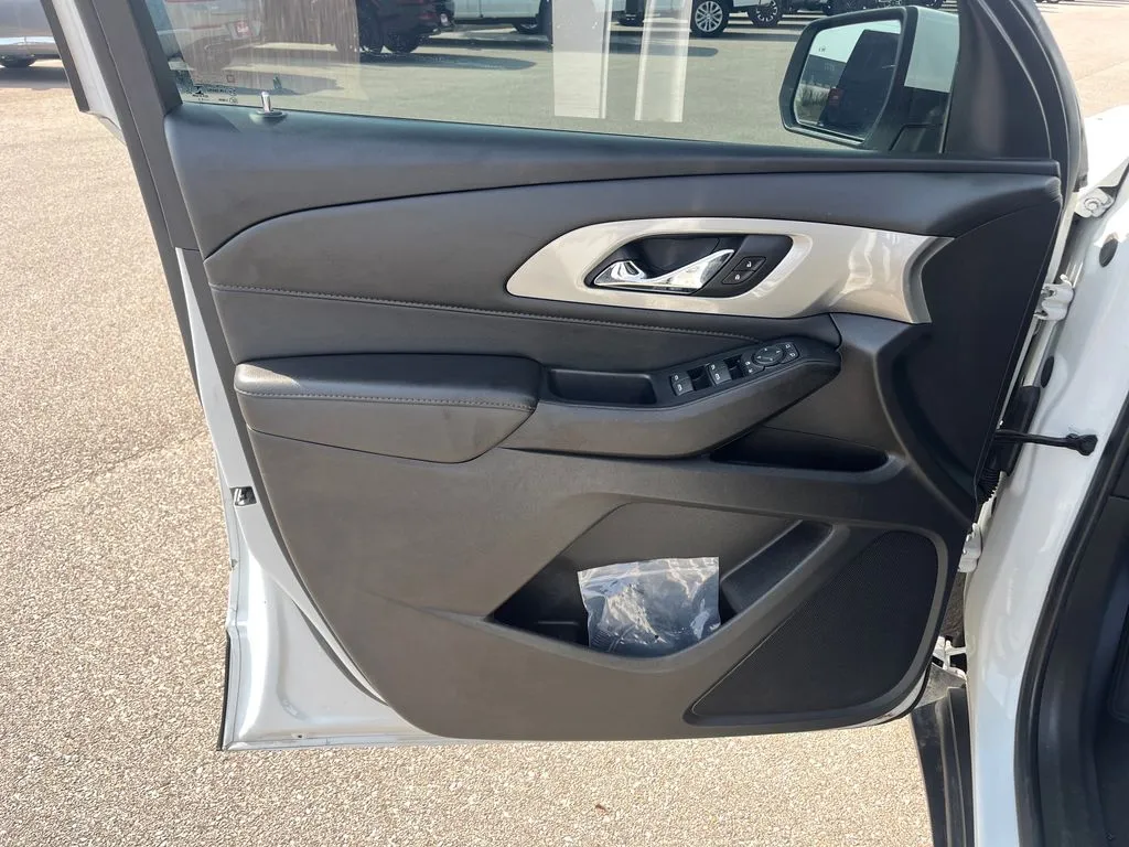 2022 Chevrolet Traverse 1LT - Photo 12