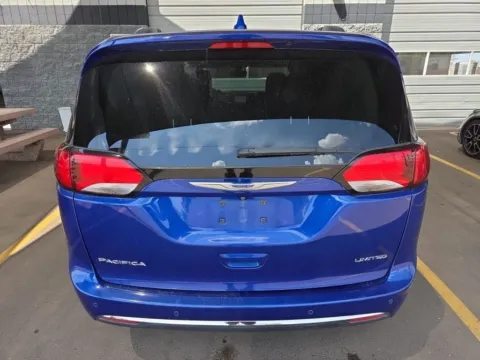 More photos of 2019 Chrysler Pacifica Limited at Cassill Motors, IA