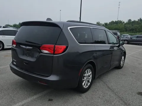More photos of 2020 Chrysler Voyager LXI at Cassill Motors, IA