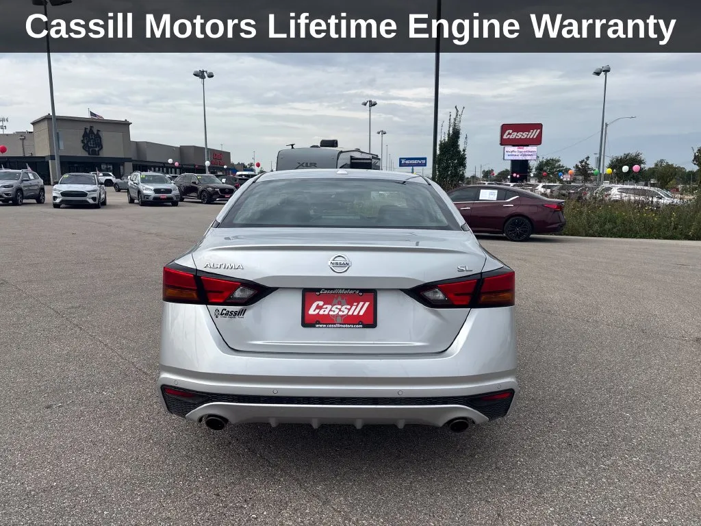 Nissan Altima photo 5