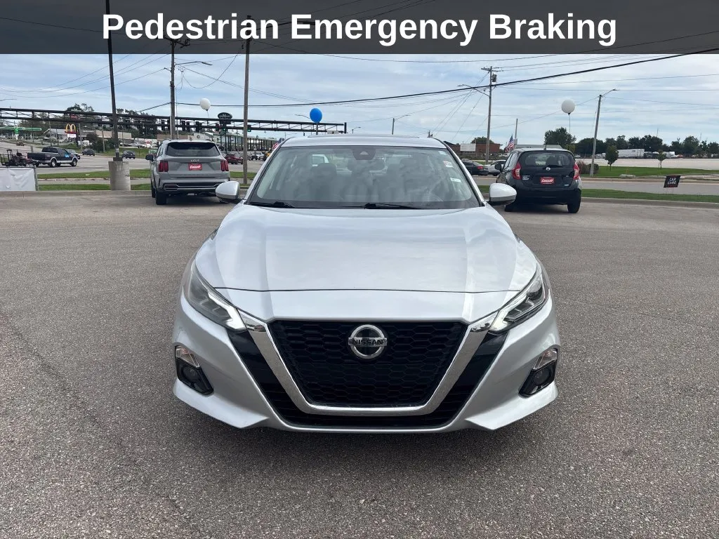 Nissan Altima photo 10