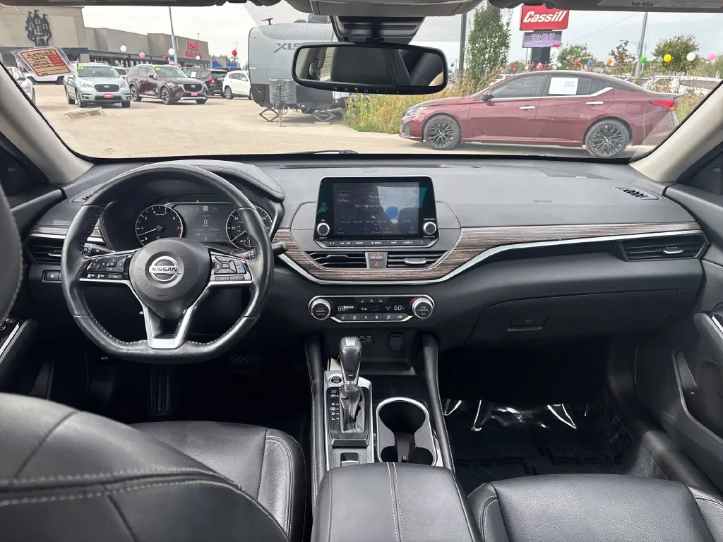 Nissan Altima photo 17