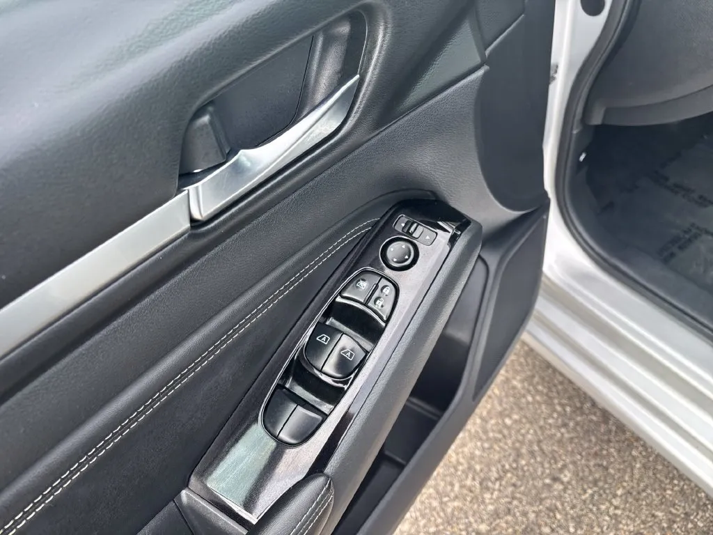 Nissan Altima photo 14