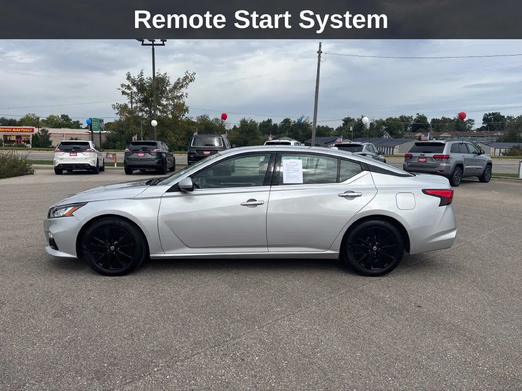 Nissan Altima photo 2