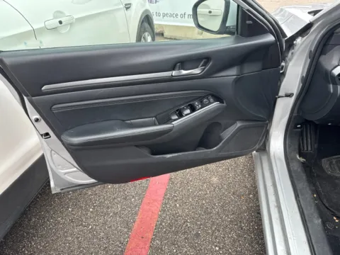 More photos of 2020 Nissan Altima 2.5 SL at Cassill Motors, IA
