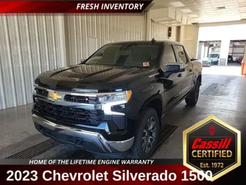 Black 2023 Chevrolet Silverado 1500 LT for sale in Cedar Rapids, IA