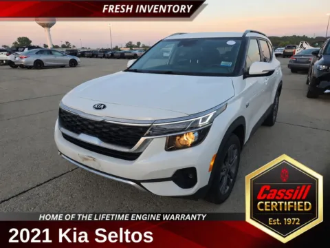 White 2021 Kia Seltos S for sale in Cedar Rapids, IA