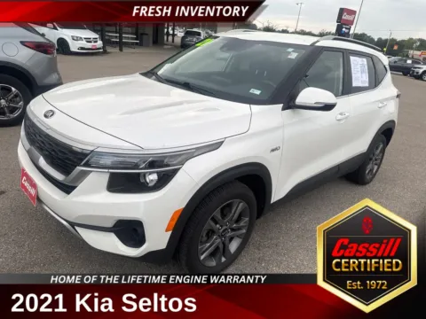 White 2021 Kia Seltos S for sale in Cedar Rapids, IA