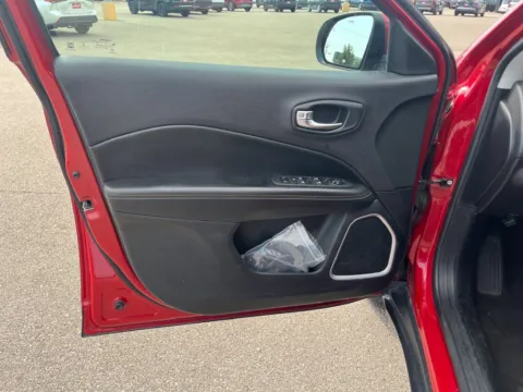 Photos of 2018 Jeep Compass Latitude for sale in Cedar Rapids, IA at Cassill Motors