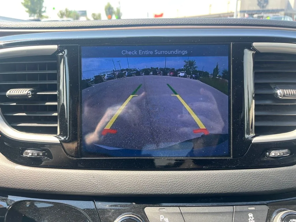 Chrysler Pacifica photo 25