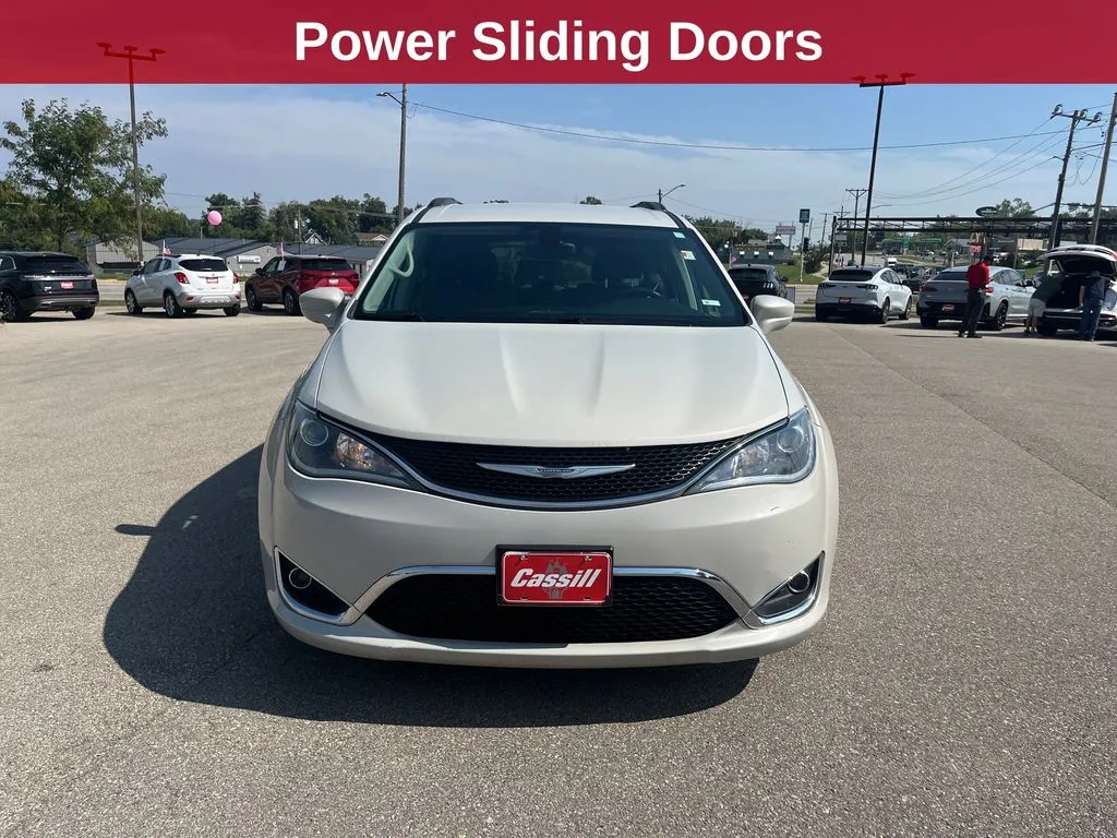 Chrysler Pacifica photo 9