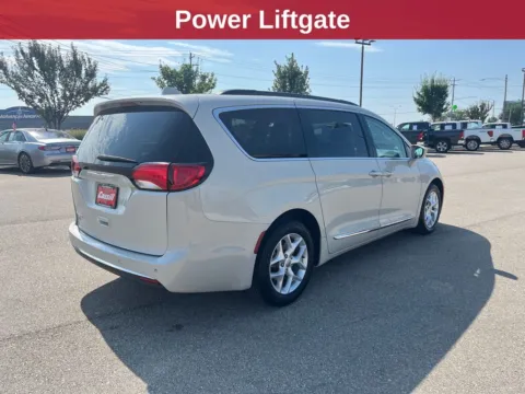 More photos of 2017 Chrysler Pacifica Touring L at Cassill Motors, IA