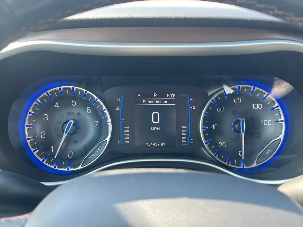 Chrysler Pacifica photo 19
