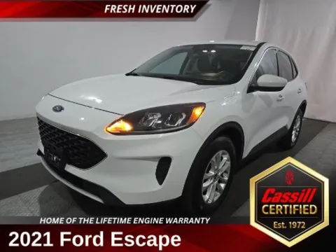 White 2021 Ford Escape SE for sale in Cedar Rapids, IA