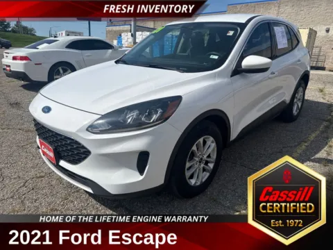 White 2021 Ford Escape SE for sale in Cedar Rapids, IA