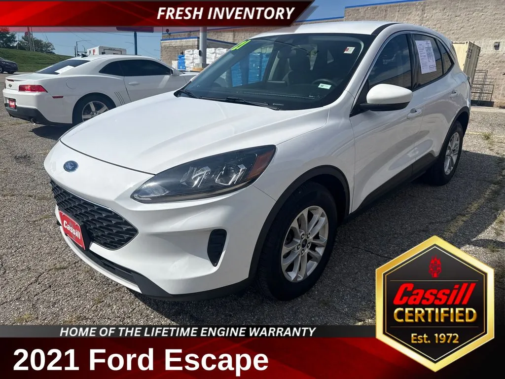 White 2021 Ford Escape SE for sale in Cedar Rapids, IA