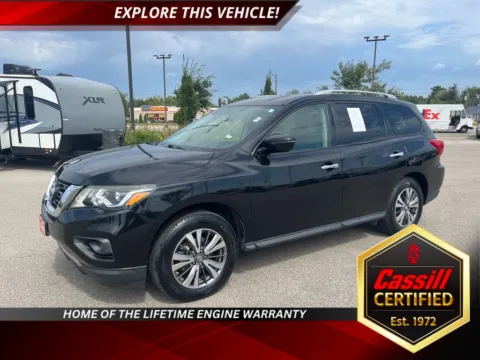 Black 2017 Nissan Pathfinder SV for sale in Cedar Rapids, IA