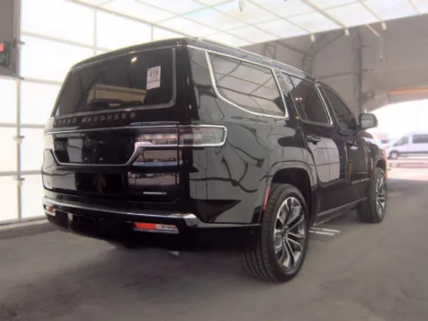 More photos of 2022 Jeep Grand Wagoneer Series III at Cassill Motors, IA