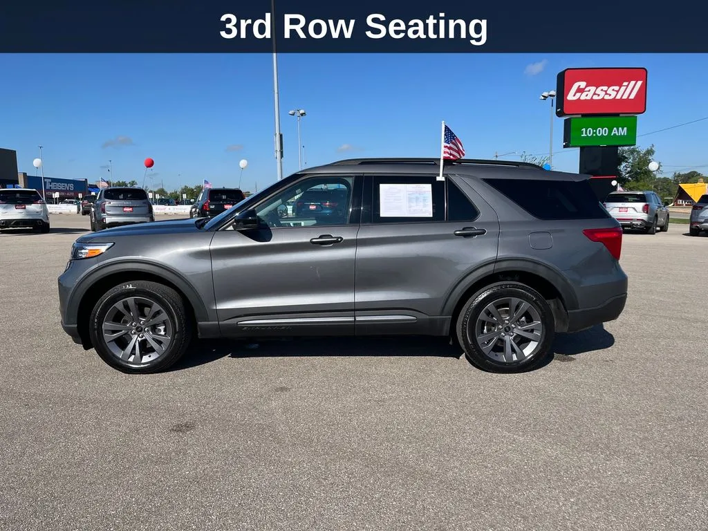 Ford Explorer photo 2