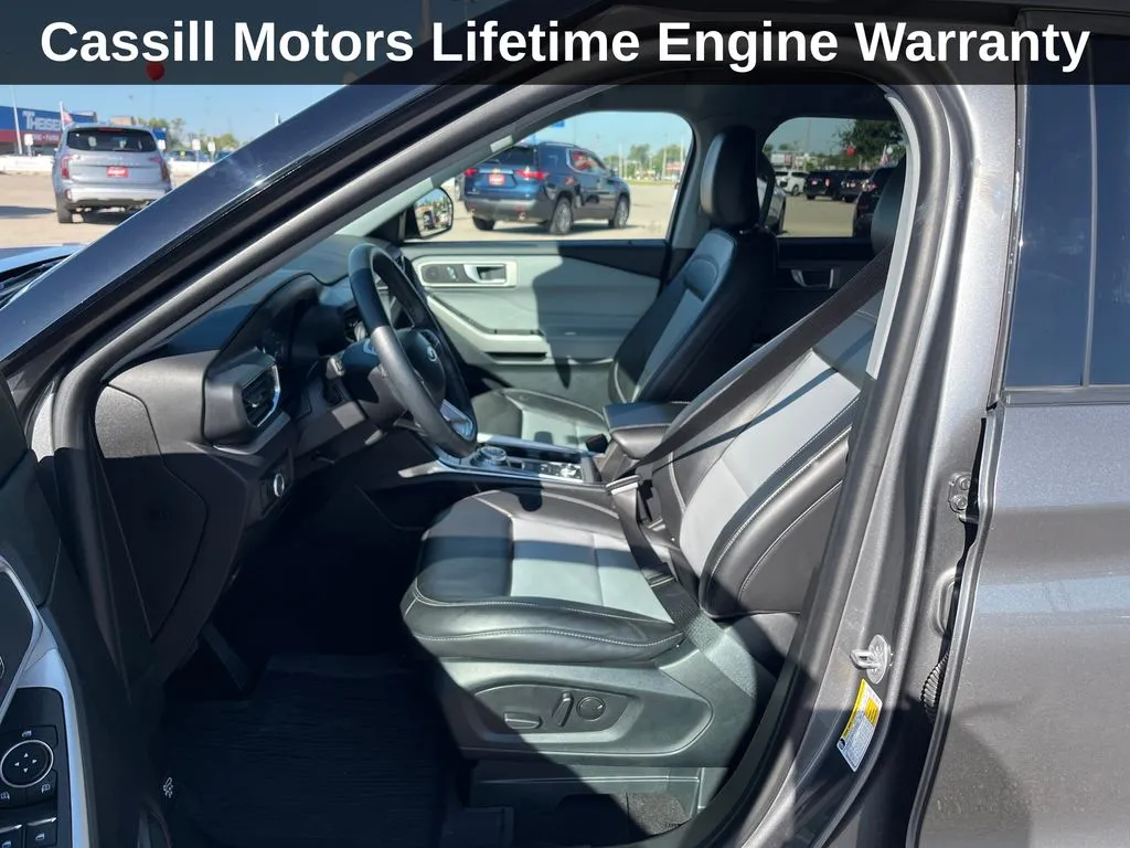 Ford Explorer photo 12