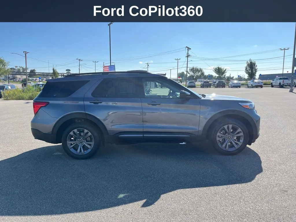 Ford Explorer photo 8