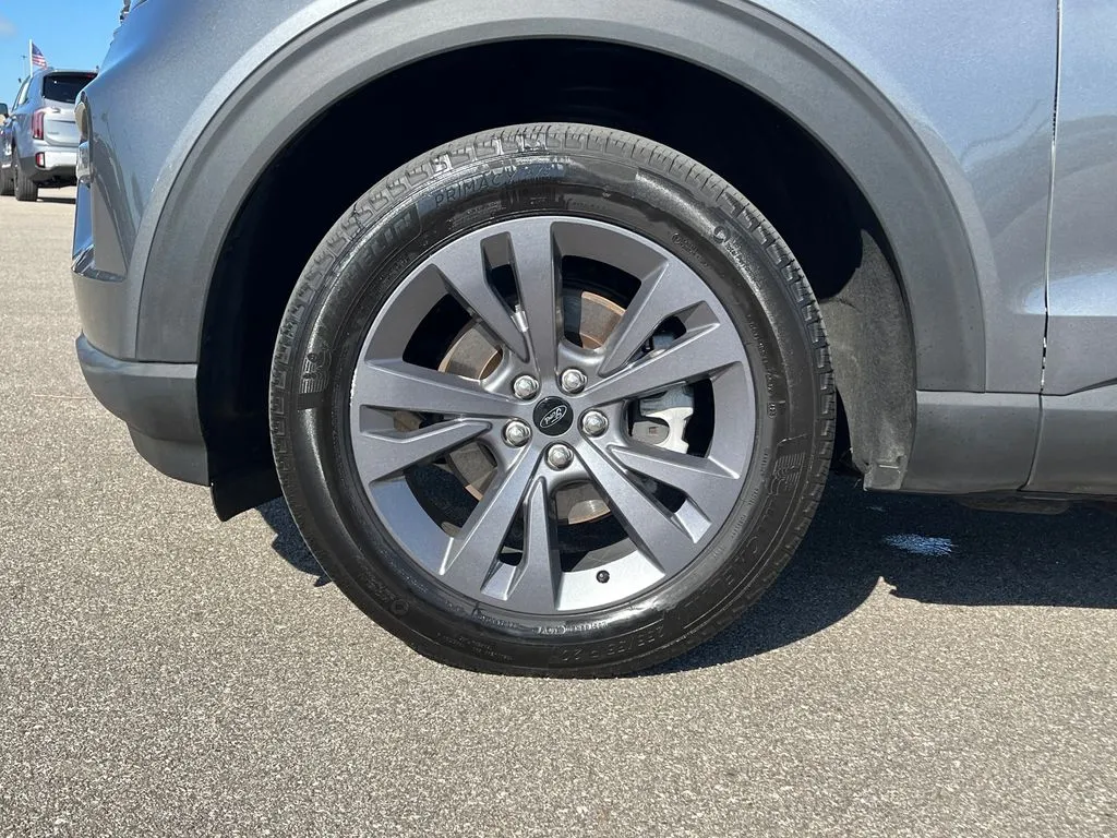 Ford Explorer photo 29