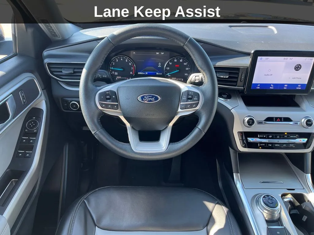 Ford Explorer photo 18