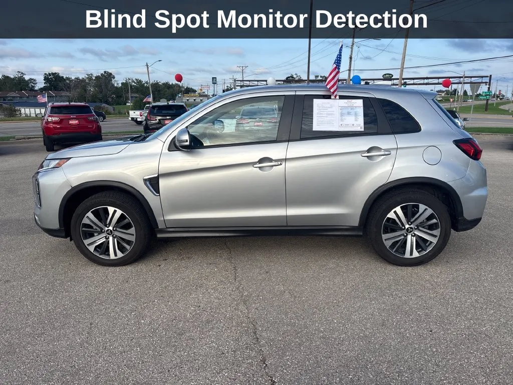 Mitsubishi Outlander Sport photo 2
