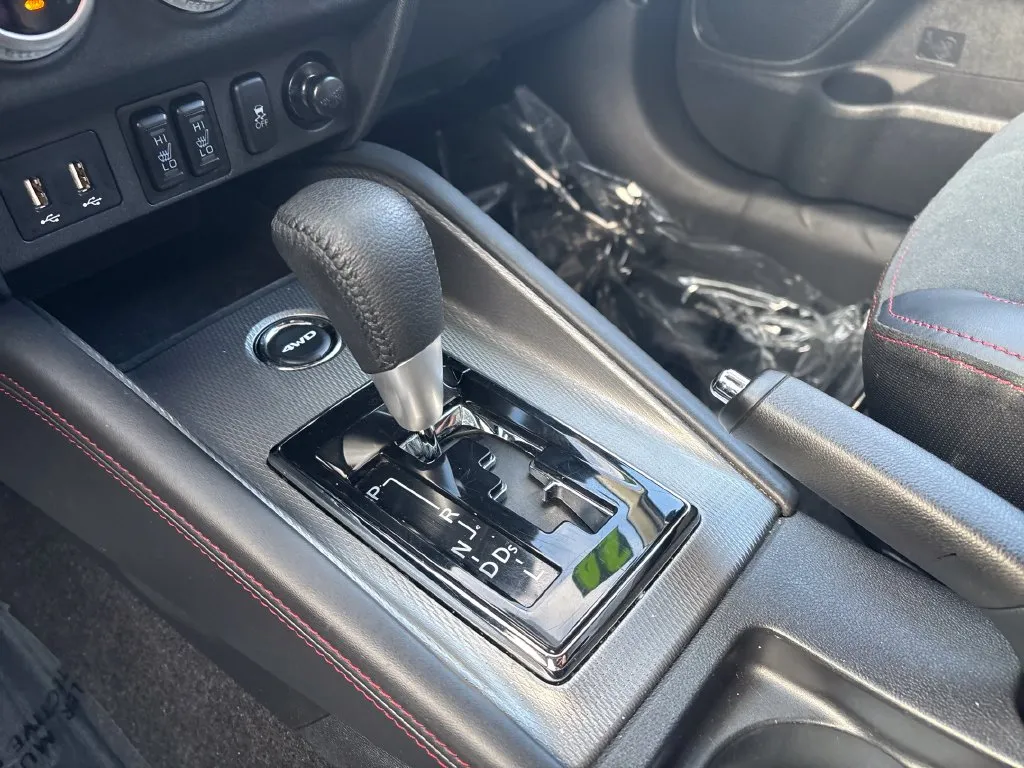 Mitsubishi Outlander Sport photo 23