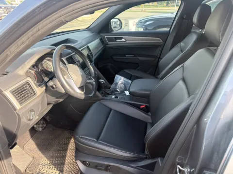 Photos of 2020 Volkswagen Atlas Cross Sport 2.0T SE w/Technology for sale in Cedar Rapids, IA at Cassill Motors