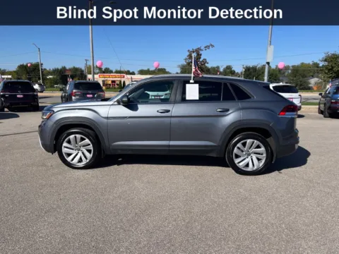 Photos of 2020 Volkswagen Atlas Cross Sport 2.0T SE w/Technology for sale in Cedar Rapids, IA at Cassill Motors
