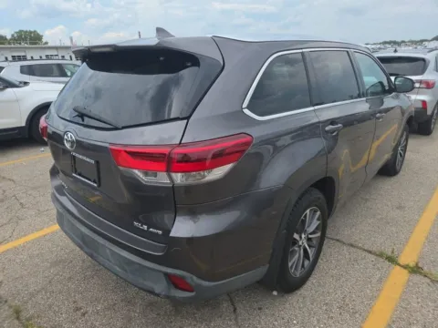 More photos of 2018 Toyota Highlander XLE at Cassill Motors, IA