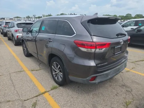 Photos of 2018 Toyota Highlander XLE for sale in Cedar Rapids, IA at Cassill Motors