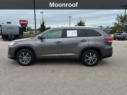 Photos of 2018 Toyota Highlander XLE for sale in Cedar Rapids, IA at Cassill Motors