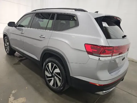 Photos of 2024 Volkswagen Atlas 2.0T SE w/Technology for sale in Cedar Rapids, IA at Cassill Motors