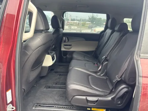 More photos of 2023 Kia Carnival LX Seat Package at Cassill Motors, IA
