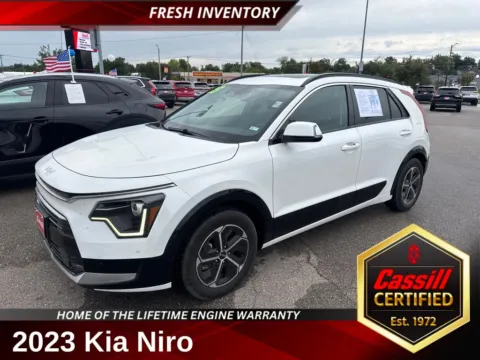 White 2023 Kia Niro SX for sale in Cedar Rapids, IA