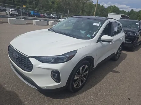 White 2023 Ford Escape Hybrid Platinum for sale in Cedar Rapids, IA