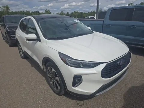 More photos of 2023 Ford Escape Hybrid Platinum at Cassill Motors, IA