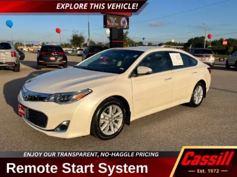 White 2013 Toyota Avalon XLE for sale in Cedar Rapids, IA