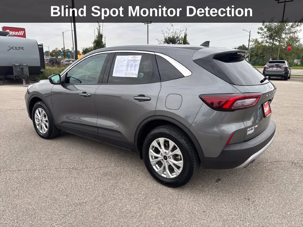 Ford Escape photo 3
