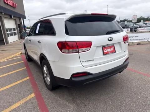 Photos of 2018 Kia Sorento LX for sale in Cedar Rapids, IA at Cassill Motors