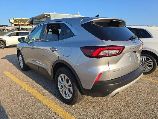 Ford Escape photo 2