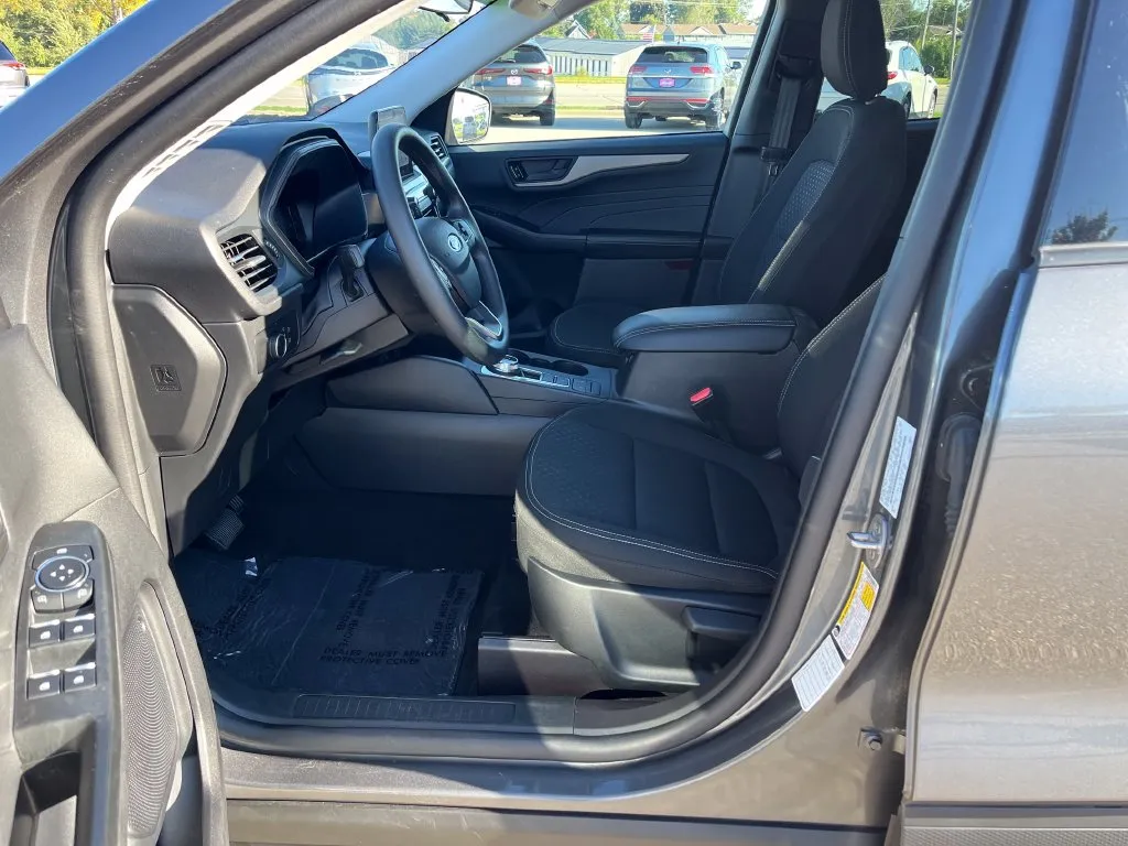 Ford Escape photo 12