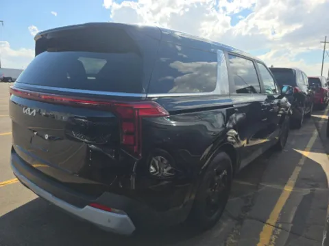 More photos of 2025 Kia Carnival LXS at Cassill Motors, IA