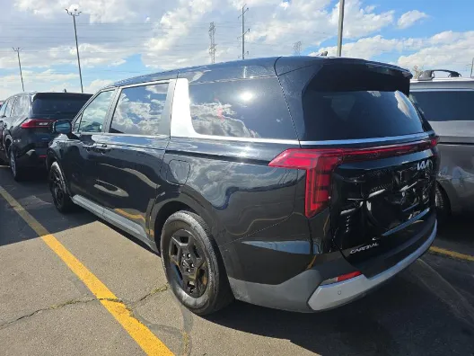 Kia Carnival photo 2
