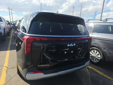 More photos of 2025 Kia Carnival LXS at Cassill Motors, IA