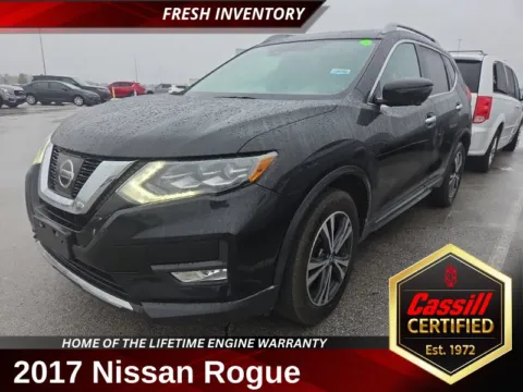 Black 2017 Nissan Rogue SL for sale in Cedar Rapids, IA