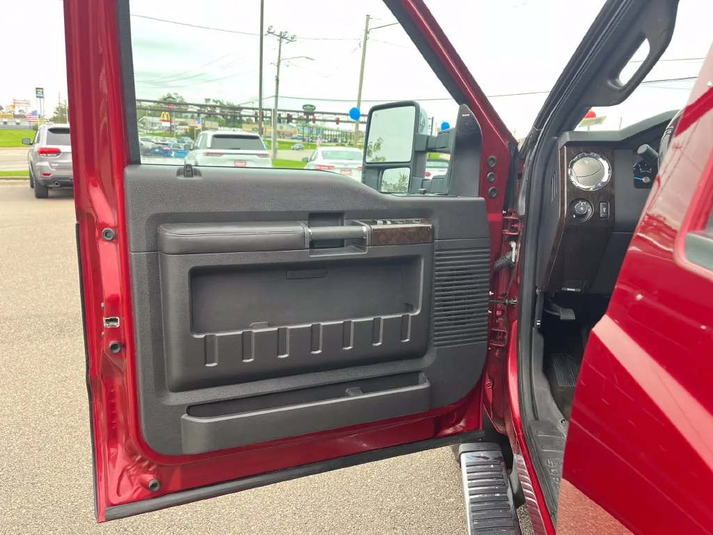 Ford F-250SD photo 12