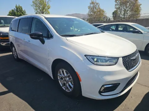 More photos of 2024 Chrysler Pacifica Touring L at Cassill Motors, IA